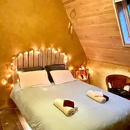 La Roquette-chambre D'hotes Bed & Breakfast *